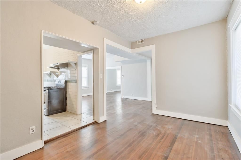 3209 St John Avenue — photo 9