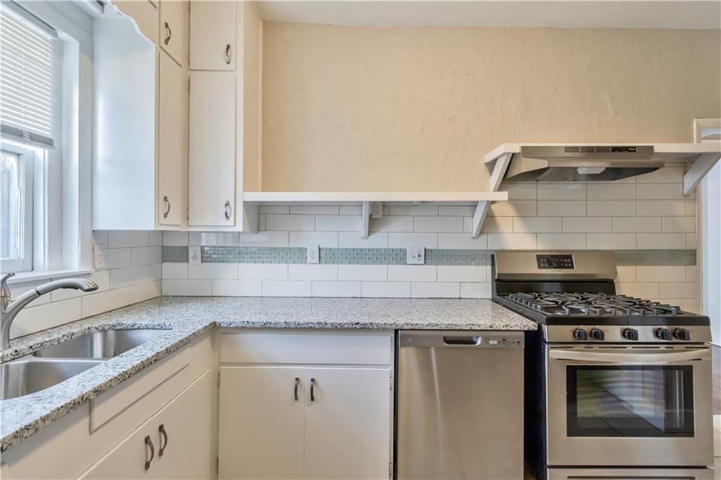 3209 St John Avenue — photo 11