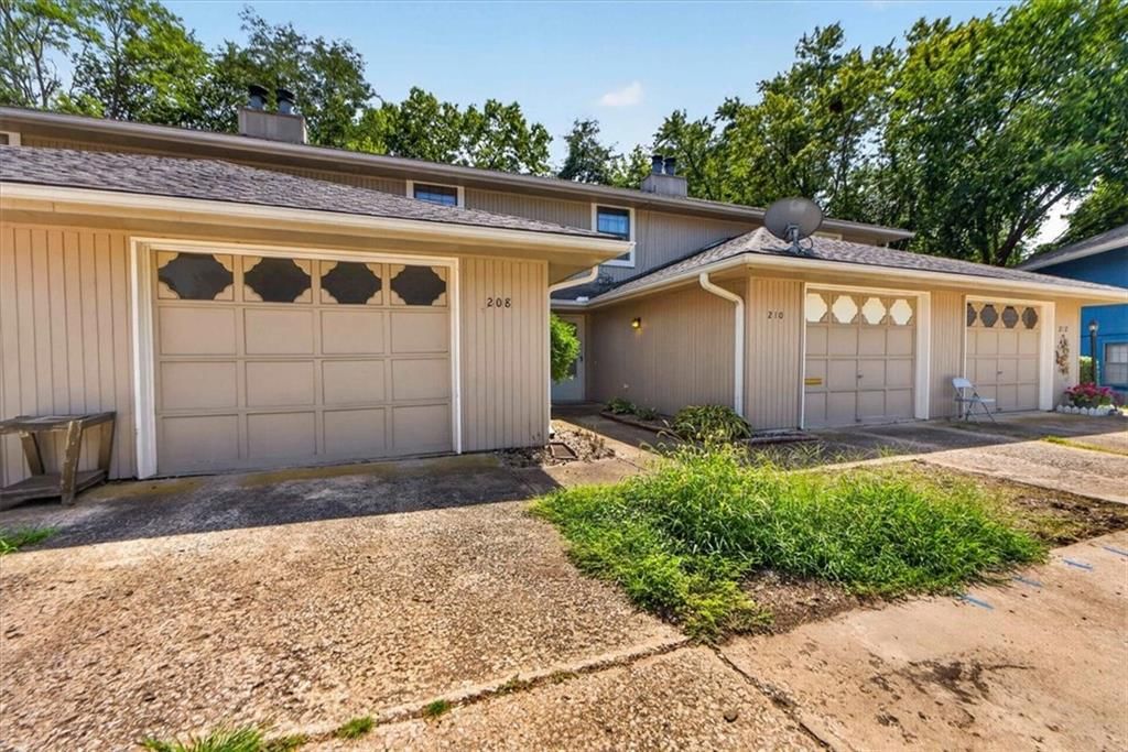 210 NW Nottingham Drive, Blue Springs, MO: listing photo 2