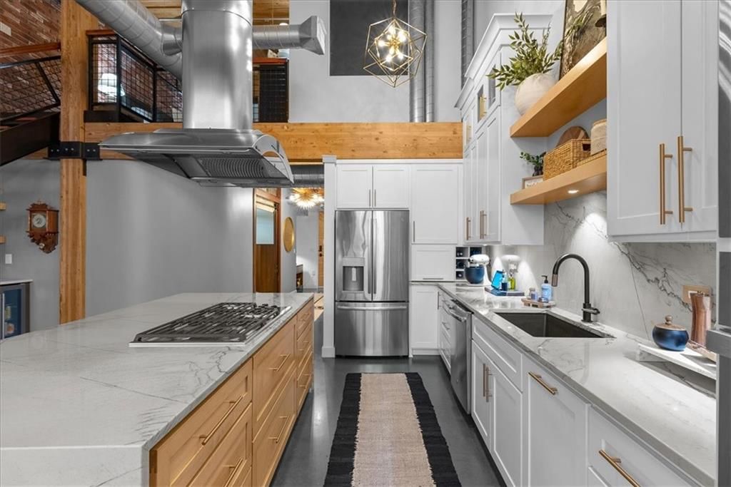 210 W 5th Street — photo 4