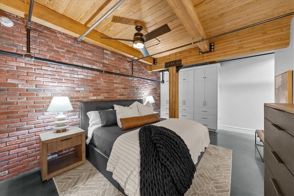 210 W 5th Street — photo 10