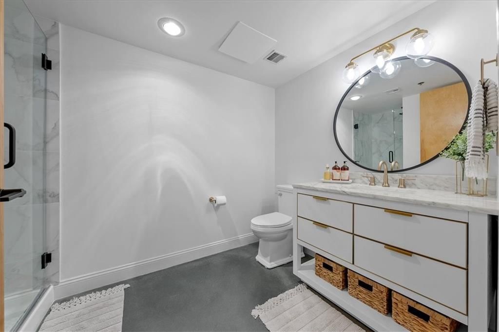 210 W 5th Street — photo 17