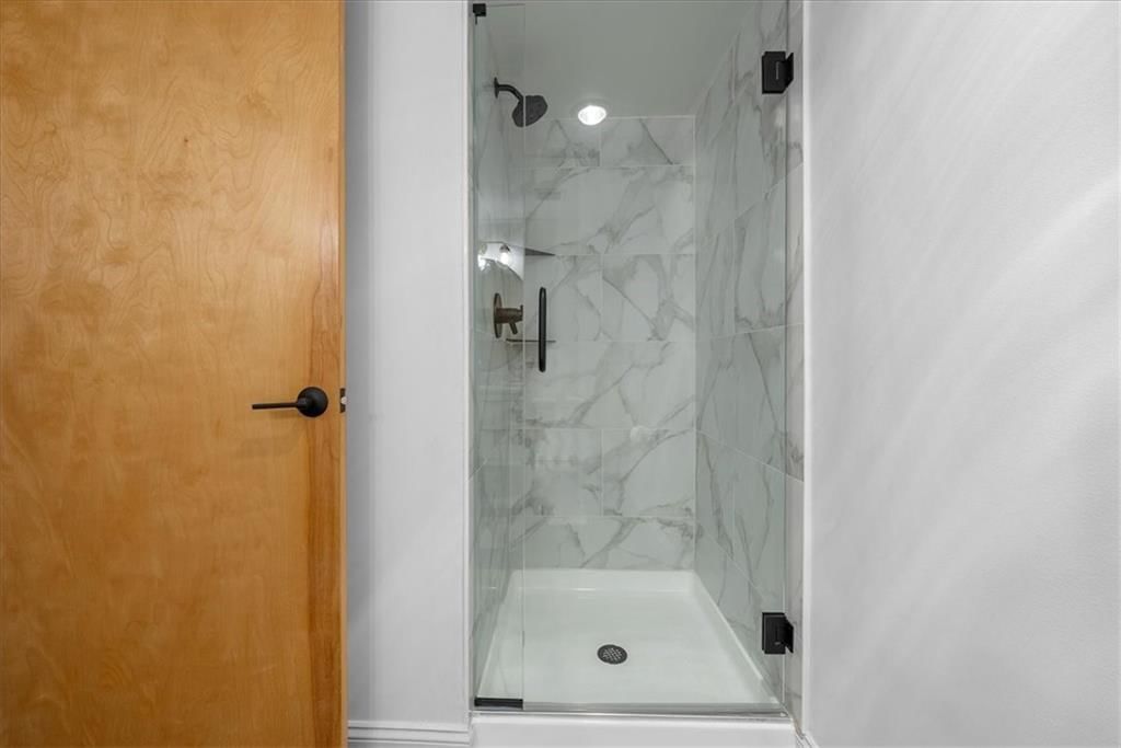 210 W 5th Street — photo 18
