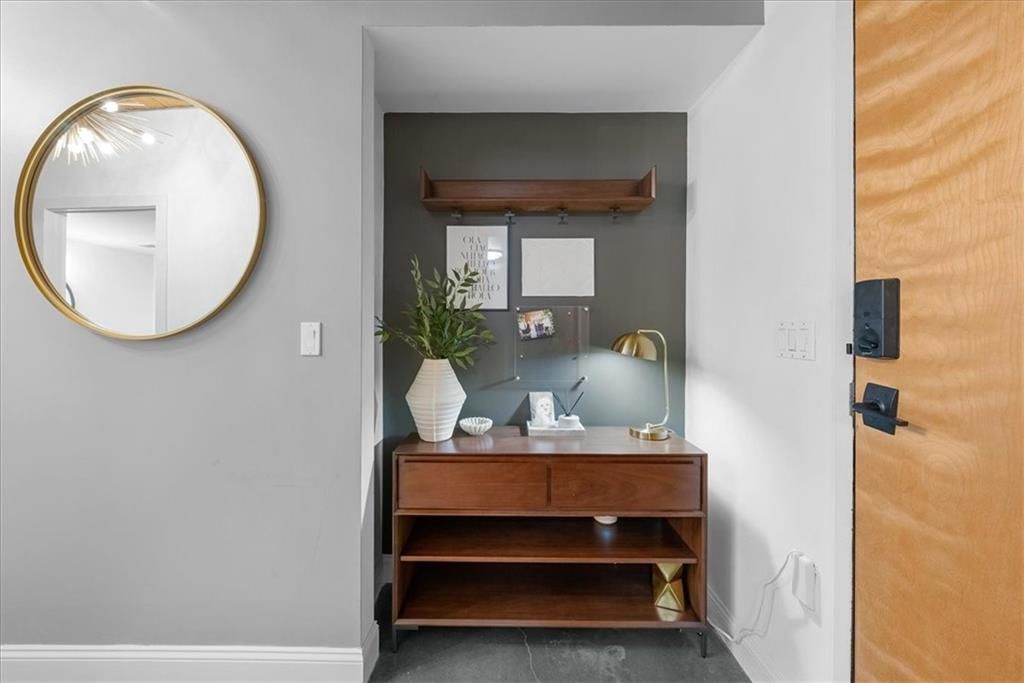 210 W 5th Street — photo 19