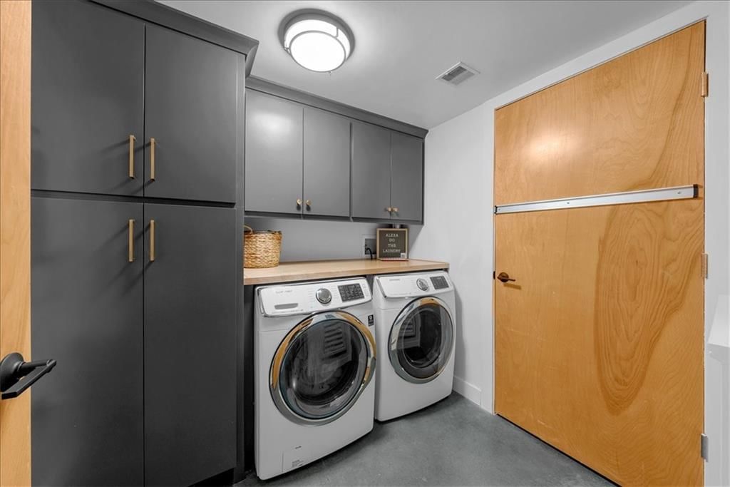 210 W 5th Street — photo 20