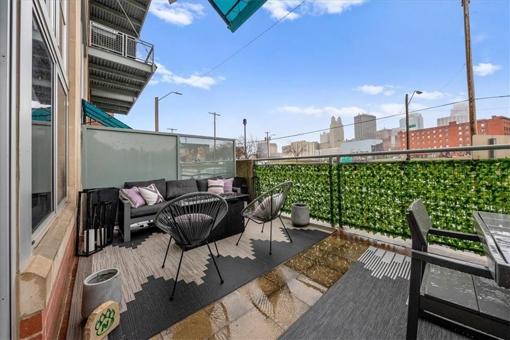 210 W 5th Street — photo 21