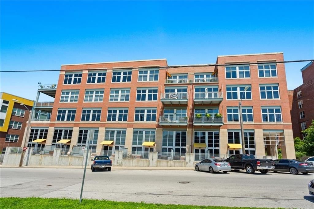 210 W 5th Street — photo 24