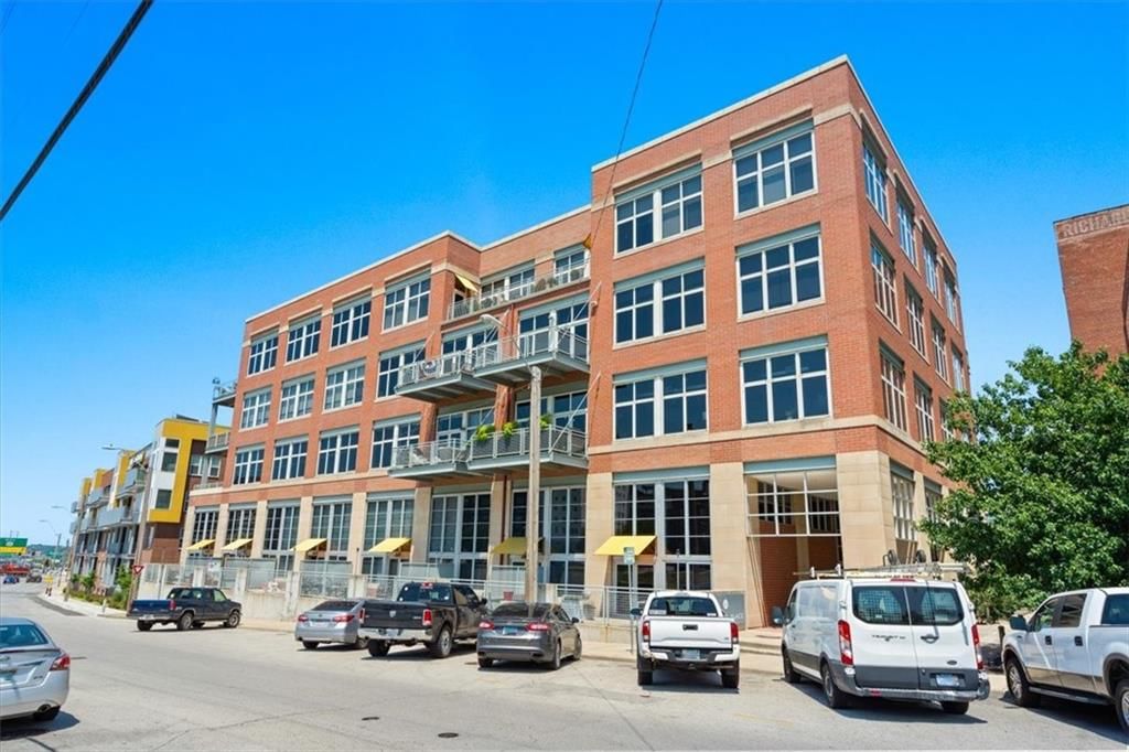 210 W 5th Street — photo 25