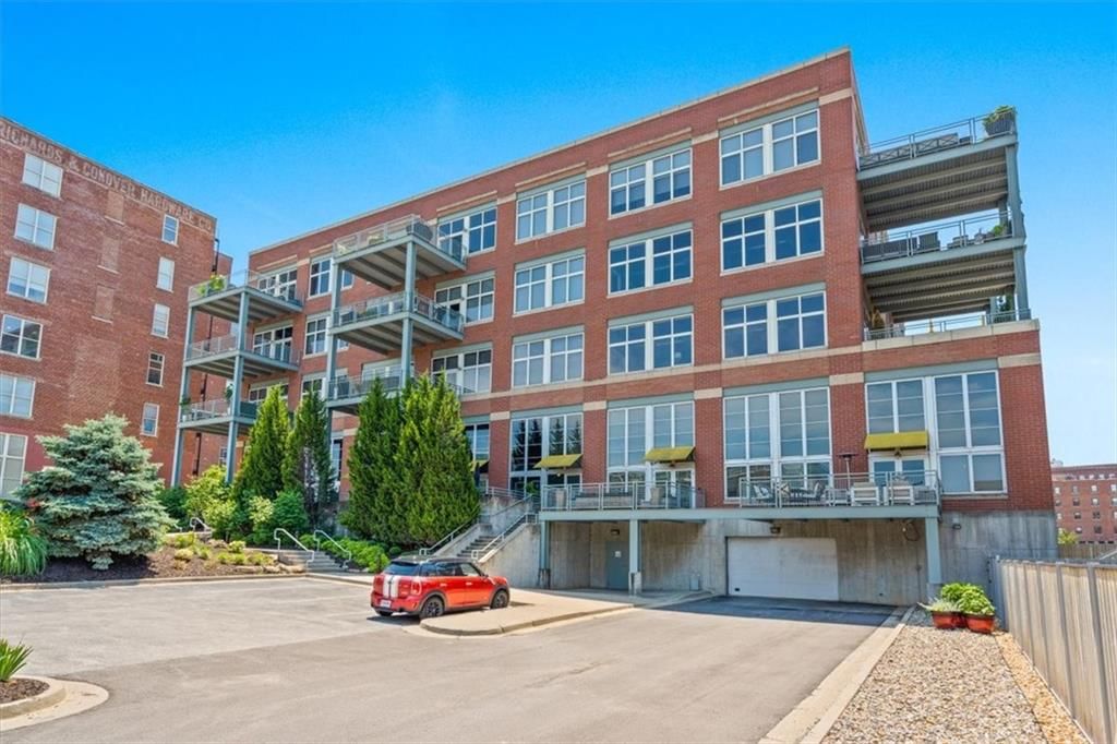 210 W 5th Street — photo 26