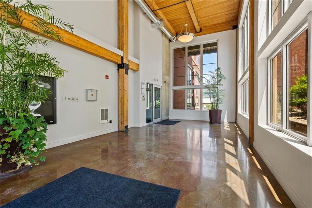 210 W 5th Street — photo 28