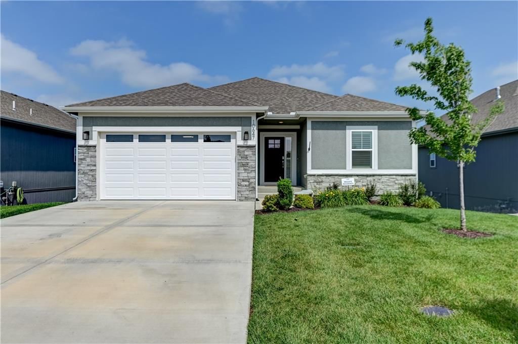 10647 N Bell Street — photo 1