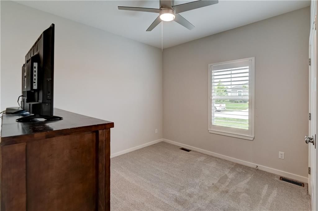 10647 N Bell Street — photo 9