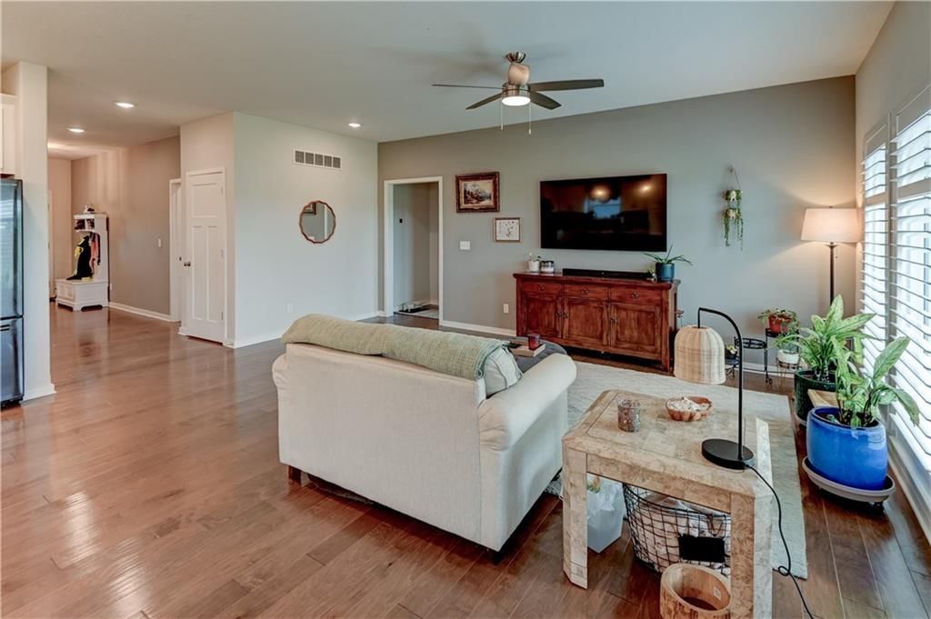 10647 N Bell Street — photo 32