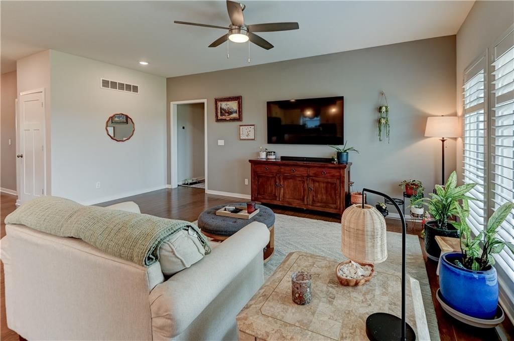 10647 N Bell Street — photo 33