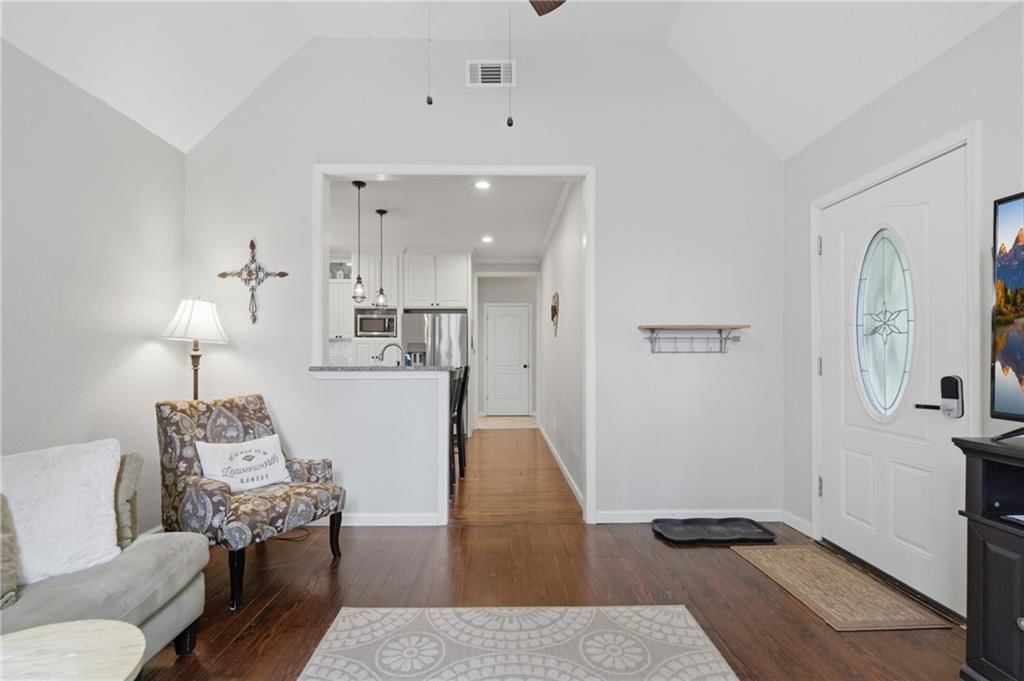 909 N Broadway Street — photo 8