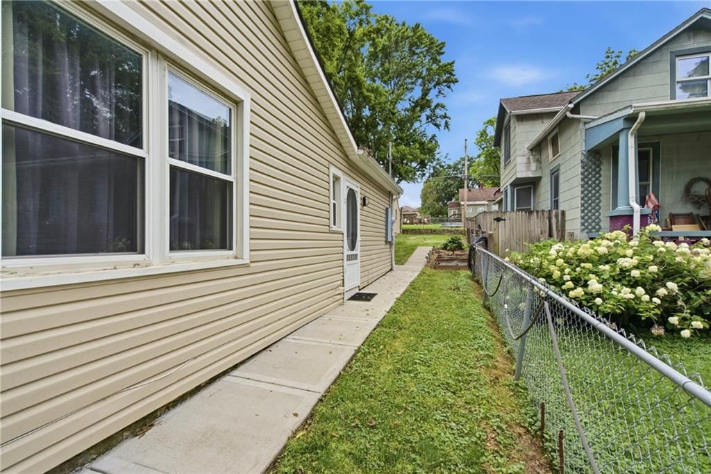 909 N Broadway Street — photo 27