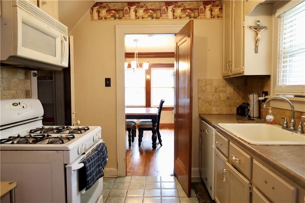 Photo 6 of 10 - 443 N 19th Street, Kansas City, KS 66102