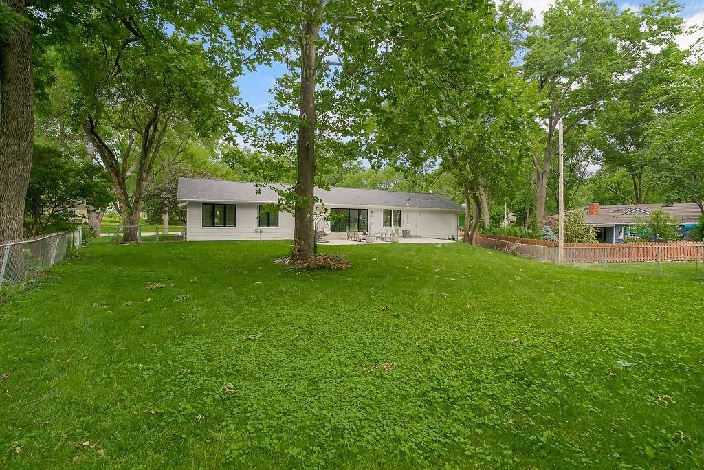 9101 Wenonga Road — photo 44