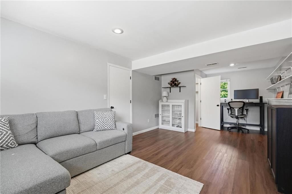 11215 N Marsh Avenue — photo 27