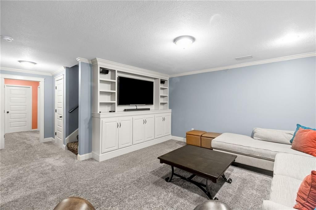 321 Creekwood Drive — photo 32