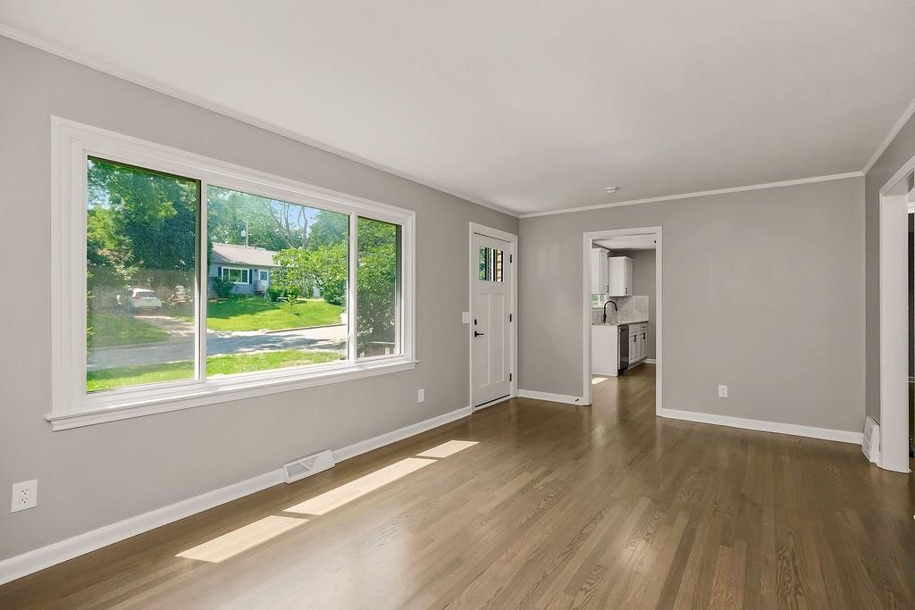 4921 Briar Street — photo 3