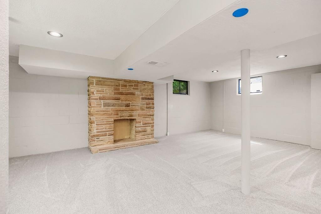 4921 Briar Street — photo 10