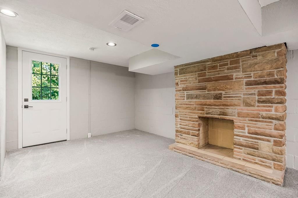 4921 Briar Street — photo 25