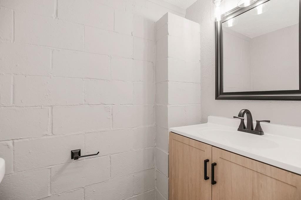 4921 Briar Street — photo 27