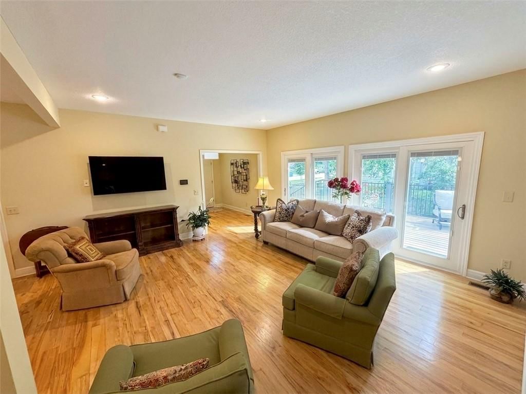 4525 Eaton Street — photo 96