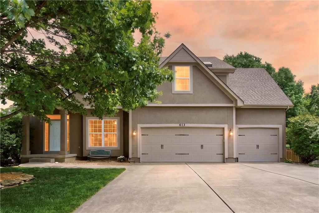 613 SW Derby Drive, Lee's Summit, MO