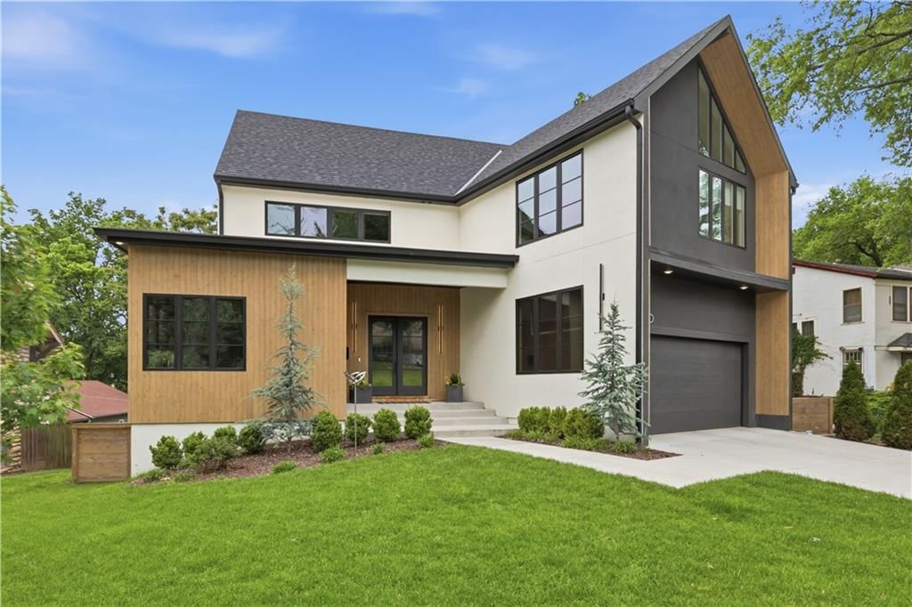 5330 Oak Street — photo 1