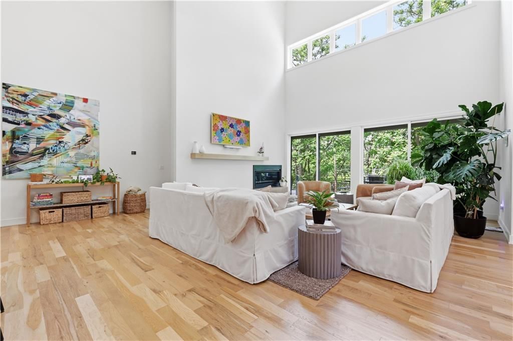 5330 Oak Street — photo 7