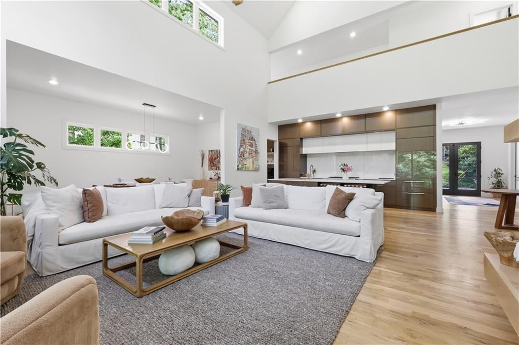 5330 Oak Street — photo 10