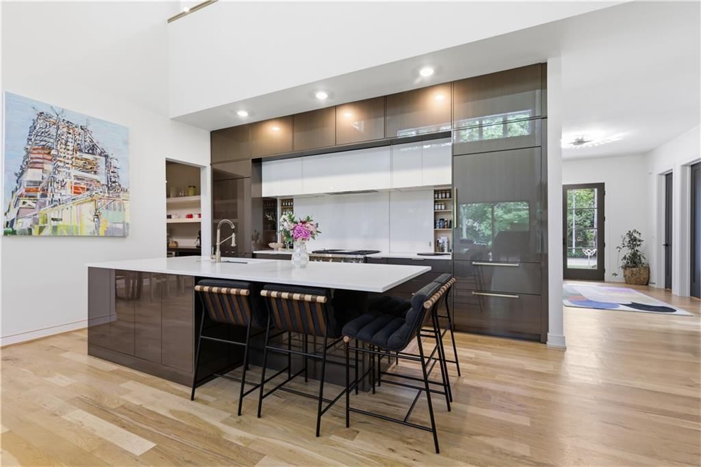 5330 Oak Street — photo 11