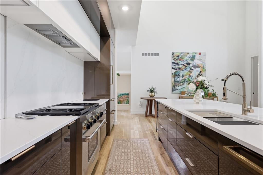 5330 Oak Street — photo 15