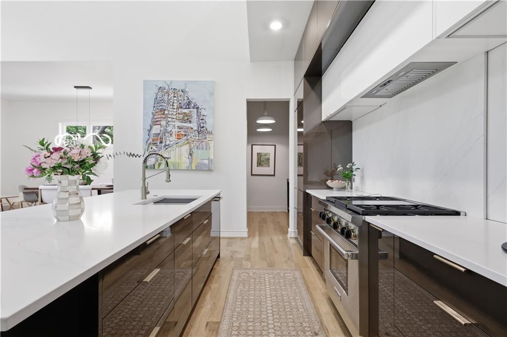 5330 Oak Street — photo 16