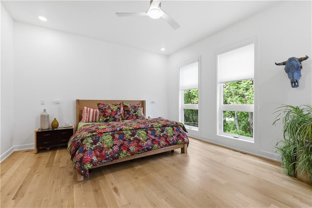 5330 Oak Street — photo 22