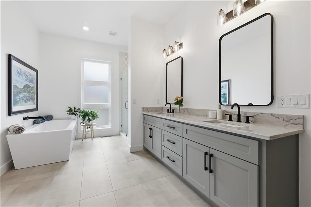 5330 Oak Street — photo 24