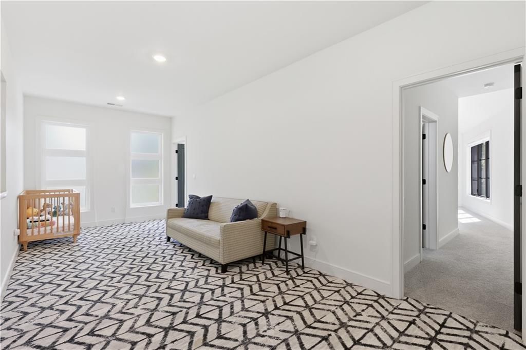 5330 Oak Street — photo 26