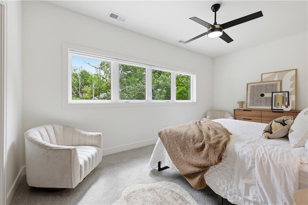 5330 Oak Street — photo 27