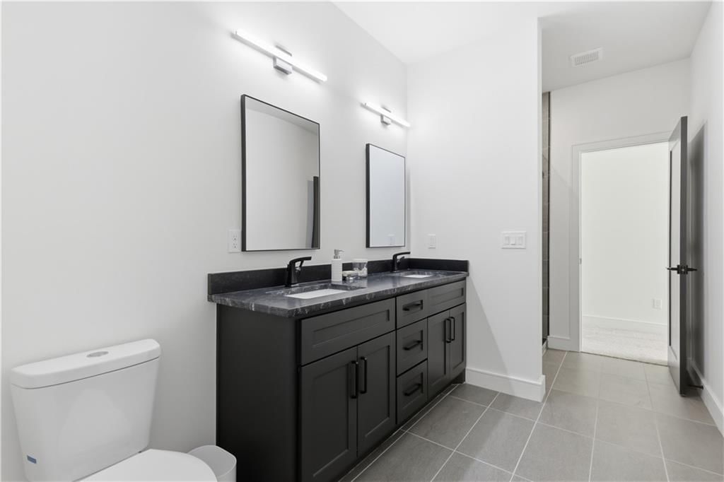 5330 Oak Street — photo 30