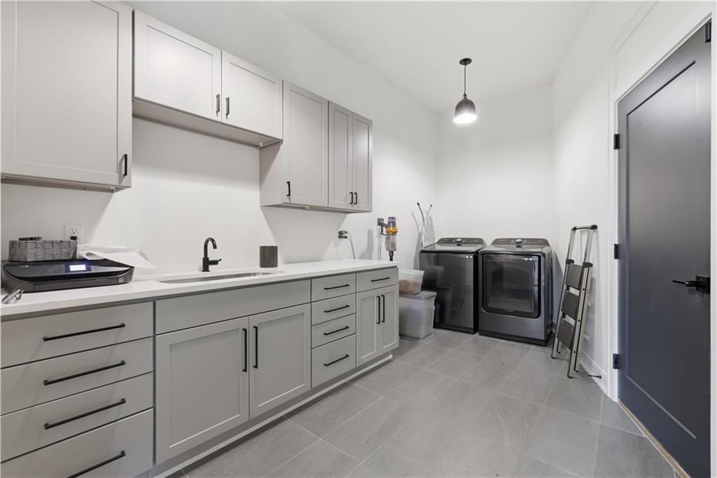 5330 Oak Street — photo 32