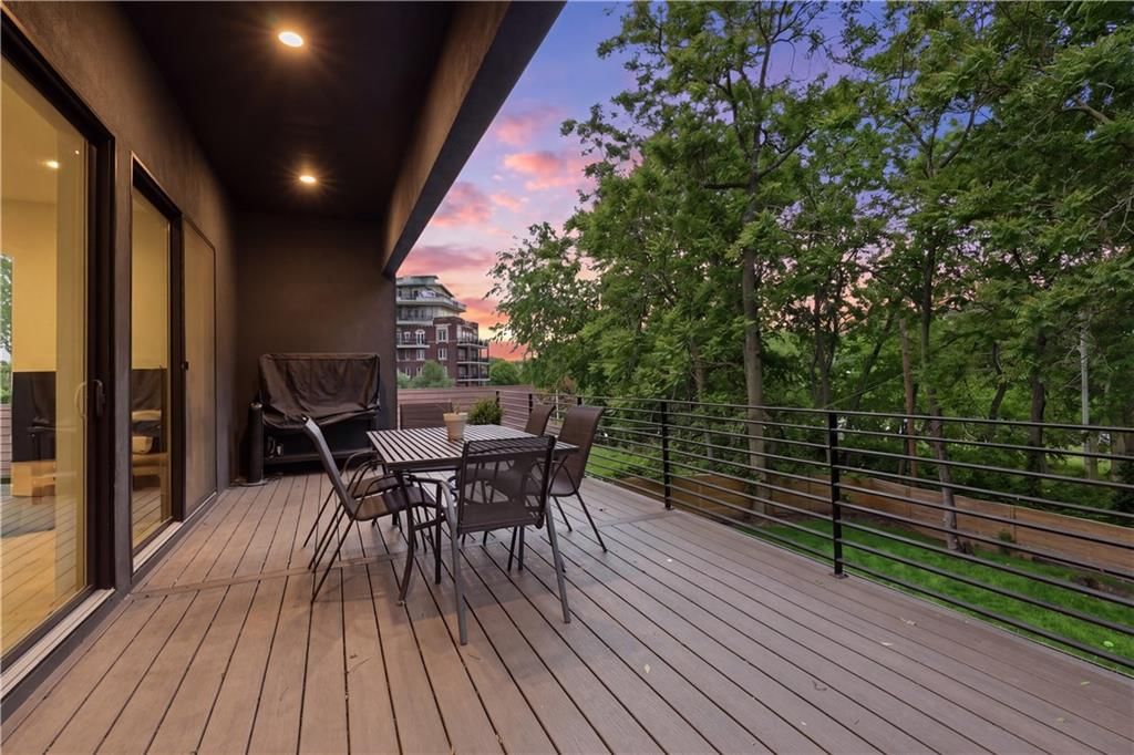 5330 Oak Street — photo 34