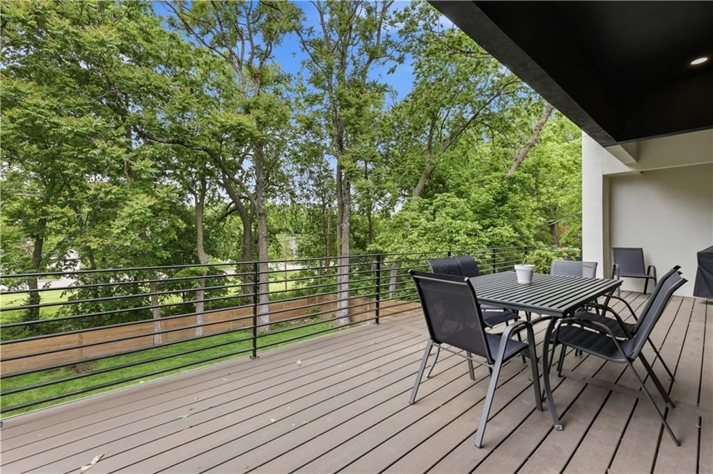 5330 Oak Street — photo 35