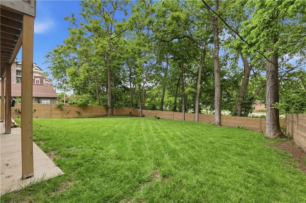 5330 Oak Street — photo 36