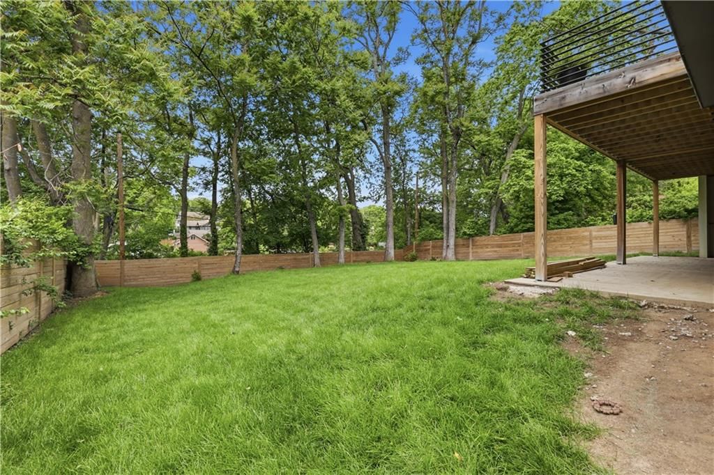 5330 Oak Street — photo 37