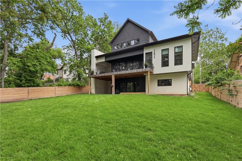 5330 Oak Street — photo 38