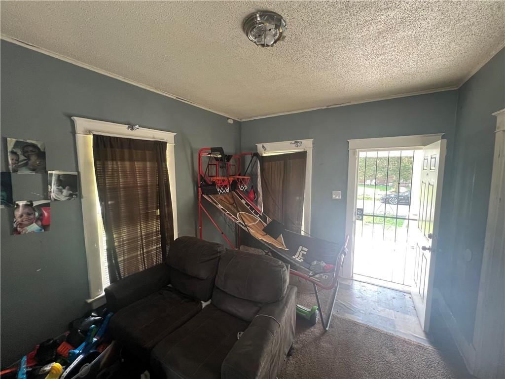 8000 Wayne Avenue — photo 4