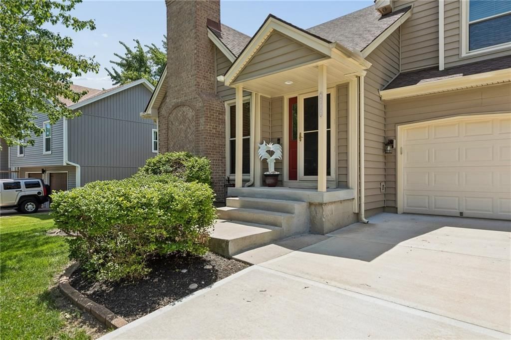 8712 N Lathrop Avenue — photo 3