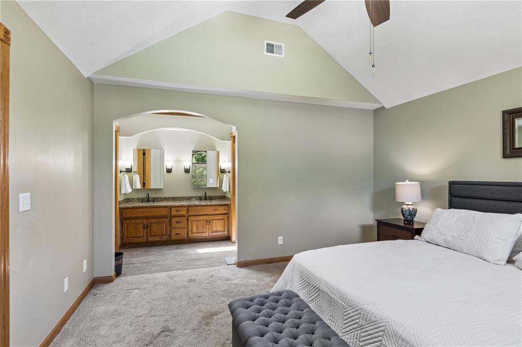 8712 N Lathrop Avenue — photo 16